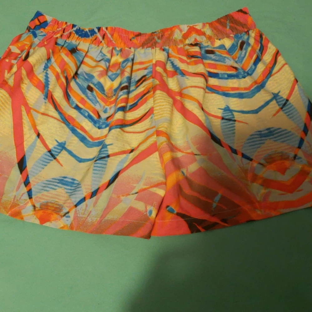 Colorful patterned shorts - Picture 2 of 2